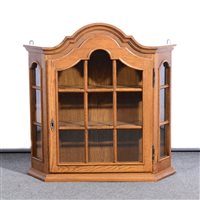 Lot 448 - Reproduction oak hanging display cabinet