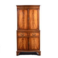 Lot 424 - Reproduction mahogany finish cocktail cabinet