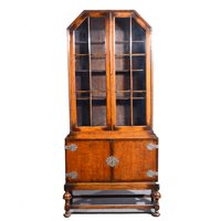 Lot 425 - Oak bookcase