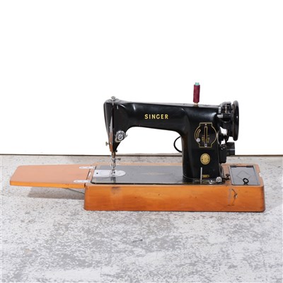 Lot 430 - Singer sewing machine, ...