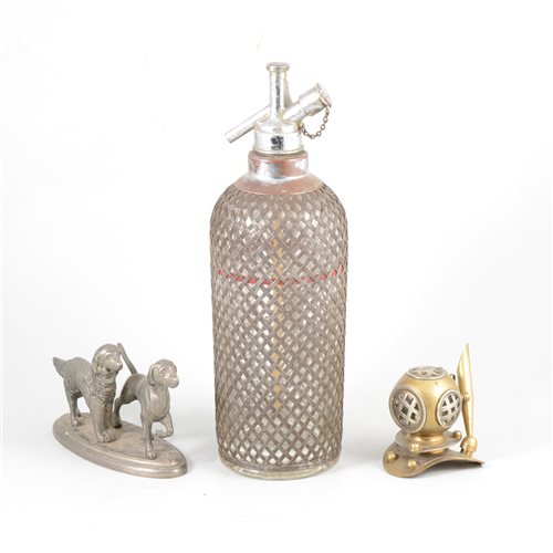 Lot 90 - A reproduction cast iron novelty money box with a bulldog and other items, one box.