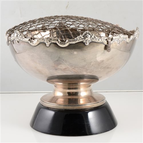 Lot 221 - Silver presentation rose bowl, by Walker & Hall, Birmingham 1966