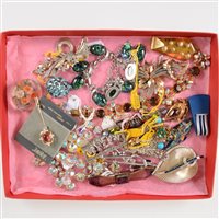 Lot 311 - Twenty pairs of vintage earclips, vintage paste set brooches, silver brooch and pendant, Florenza stick pin, pink and mauve deco style enamel brooch etc