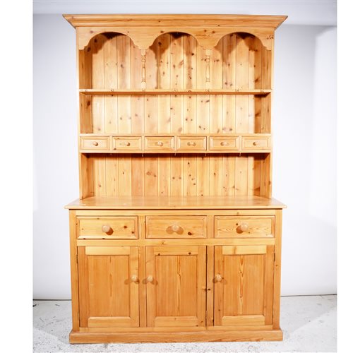 Lot 368 - Modern pine dresser