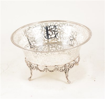 Lot 171 - Edwardian silver fruit bowl, Goldsmiths & Silversmiths Co, London 1908