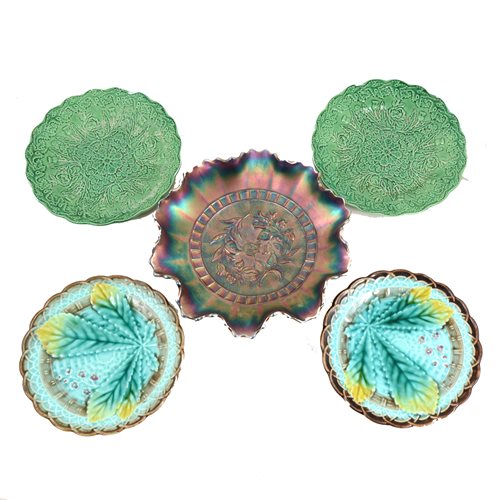 Lot 14 - A pair of majolica leaf and basket weave plates, 16.5cm diameter with scalloped border, a pair of 18cm green leaf plates depicting the rose, thistle and shamrock leaf,  a carnival glass dish wit fl...
