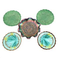 Lot 14A - A pair of majolica leaf and basket weave plates, 16.5cm diameter with scalloped border, a pair of 18cm green leaf plates depicting the rose, thistle and shamrock leaf,  a carnival glass dish wit fl...