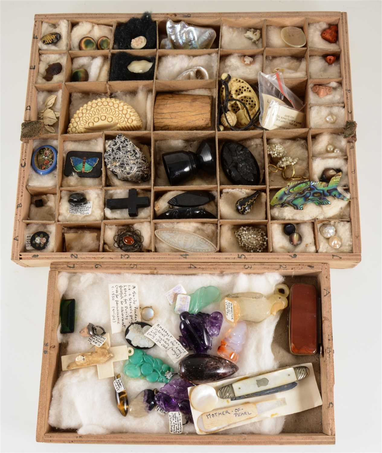 Lot 215 - A quantity of jewellery and objets d'art, including two pieces of carved amethyst, a mini mosaic, a mother-of-pearl game counter, jet brooches, a blue john pendant.