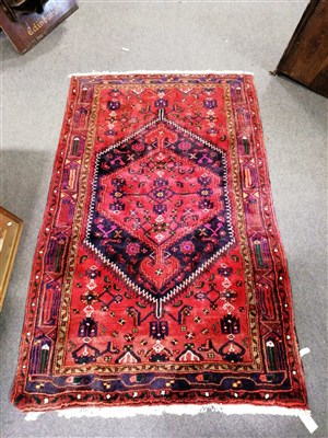 Lot 474 - Hamadan rug, hexagonal medallion on a patterned red field, narrow border within guards, 200 x 140cm.