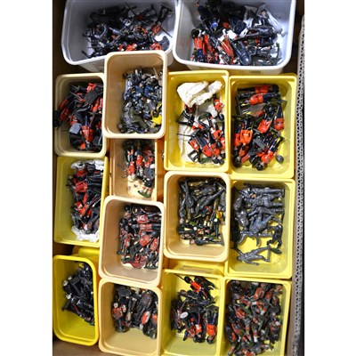 Lot 119 - Painted lead military soldiers, by Britains and other makers