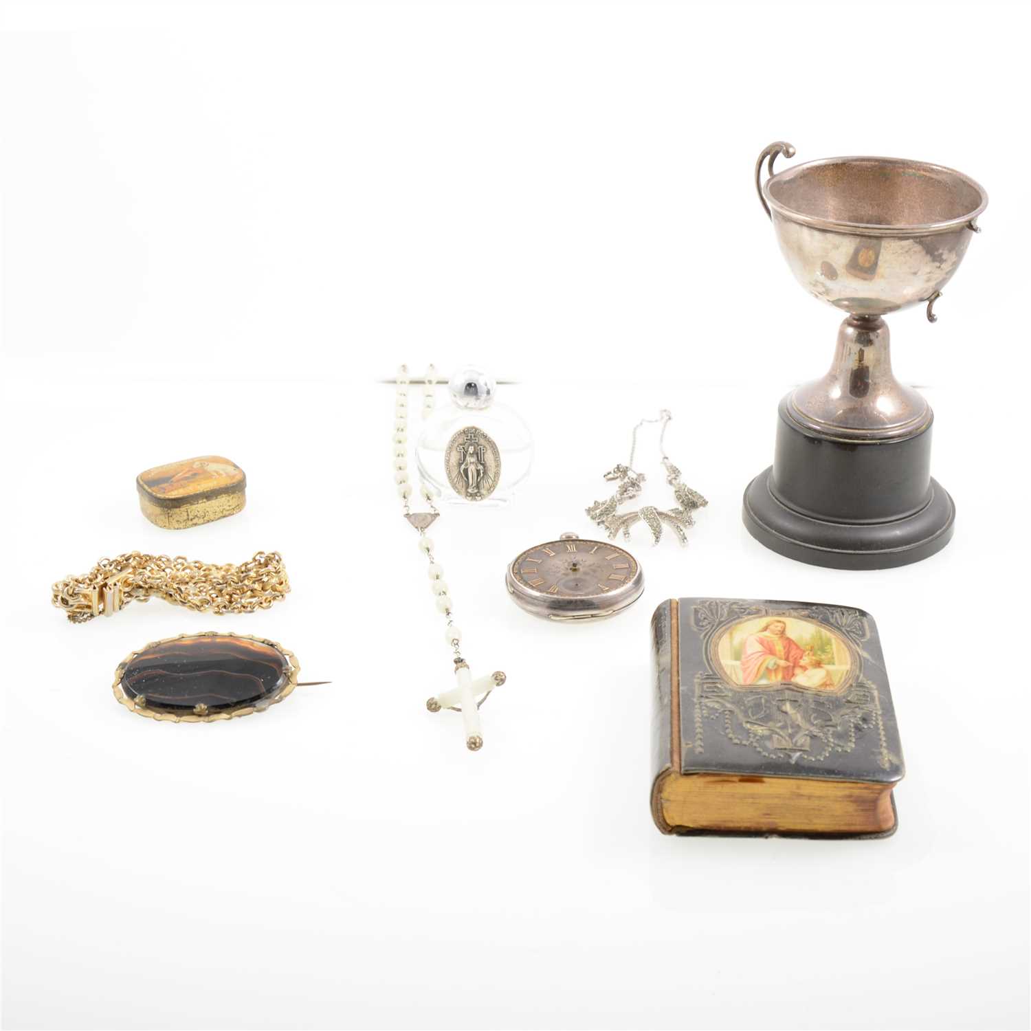 Lot 258 - A collection of vintage costume jewellery, brooches, necklaces, bracelets,rosaries