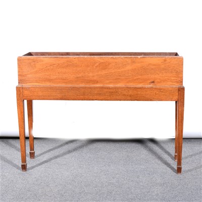 Lot 412 - An Edwardian mahogany trough-shape jardinière