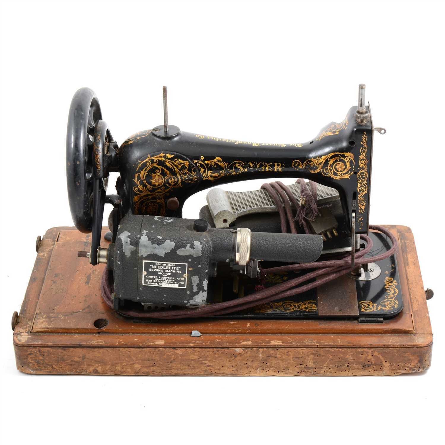 Lot 391 - Singer sewing machine.