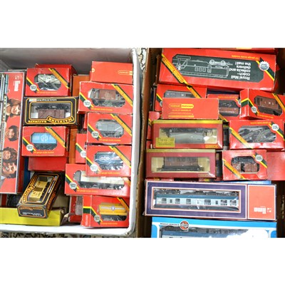 Lot 88 - Large quantity of OO gauge railway wagons, coaches and accessories.