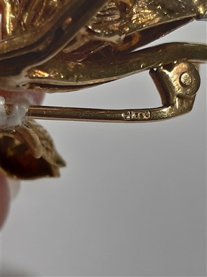 Lot 160 - An 18 carat gold and ruby bird brooch.