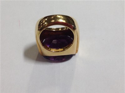 Lot 211 - Cartier, attributed - A large amethyst dress ring