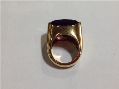 Lot 211 - Cartier, attributed - A large amethyst dress ring
