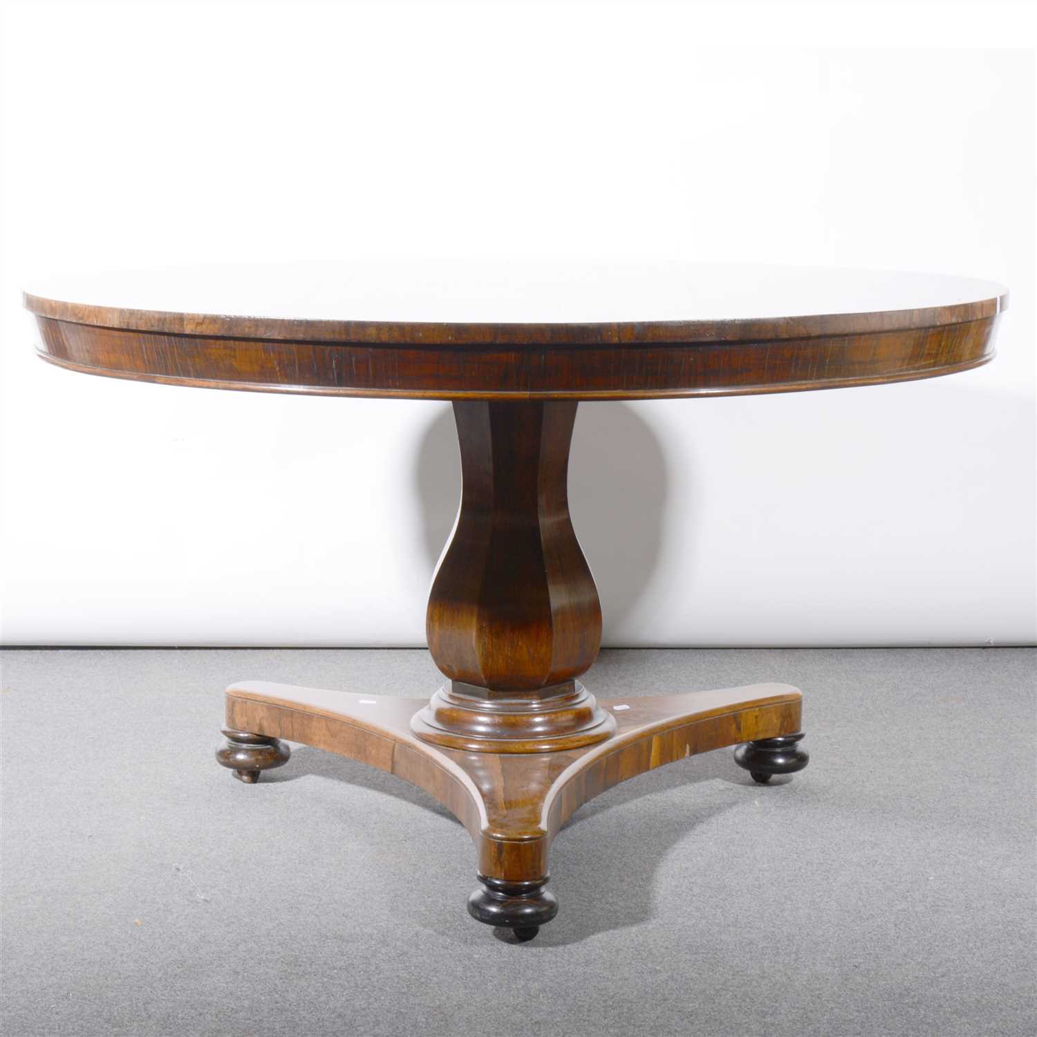 Lot 389 - A William IV rosewood breakfast table