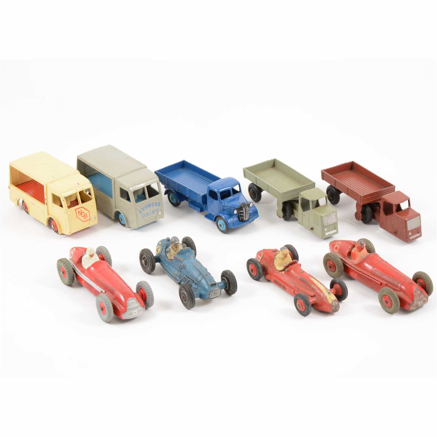Lot 132 - Loose Dinky Toys die-cast models and vehicles.