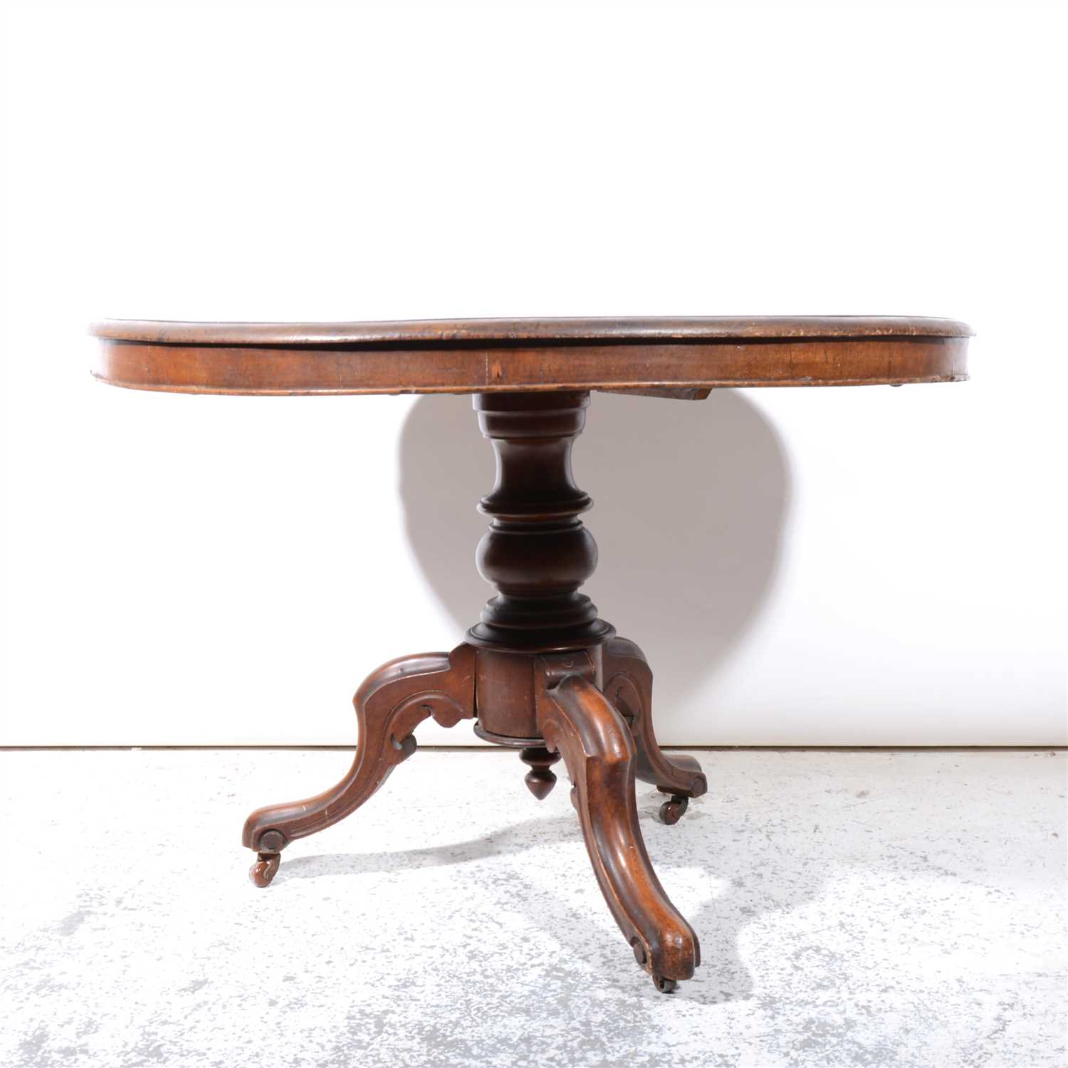 Lot 395 - A Victorian mahogany breakfast table
