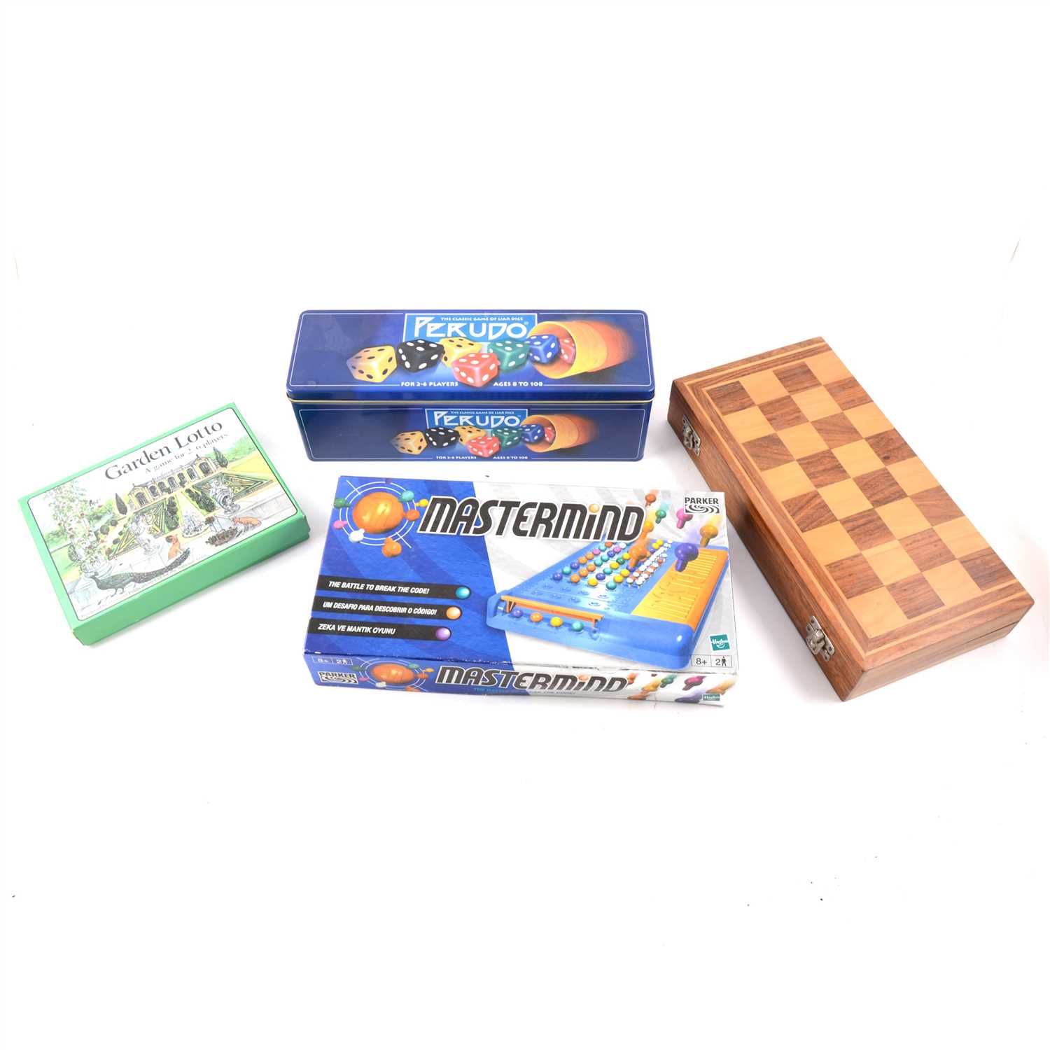 Lot 115 - Turned wood Staunton pattern chess set, and other board games