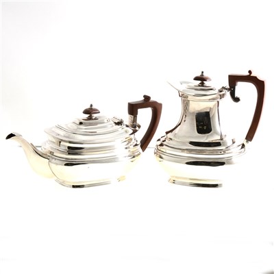 Lot 195 - A Georgian design silver teapot and hot water jug by George Tarratt Ltd, brown wooden handles and finials, Sheffield 1961, total gross weight approx. 38.8oz.