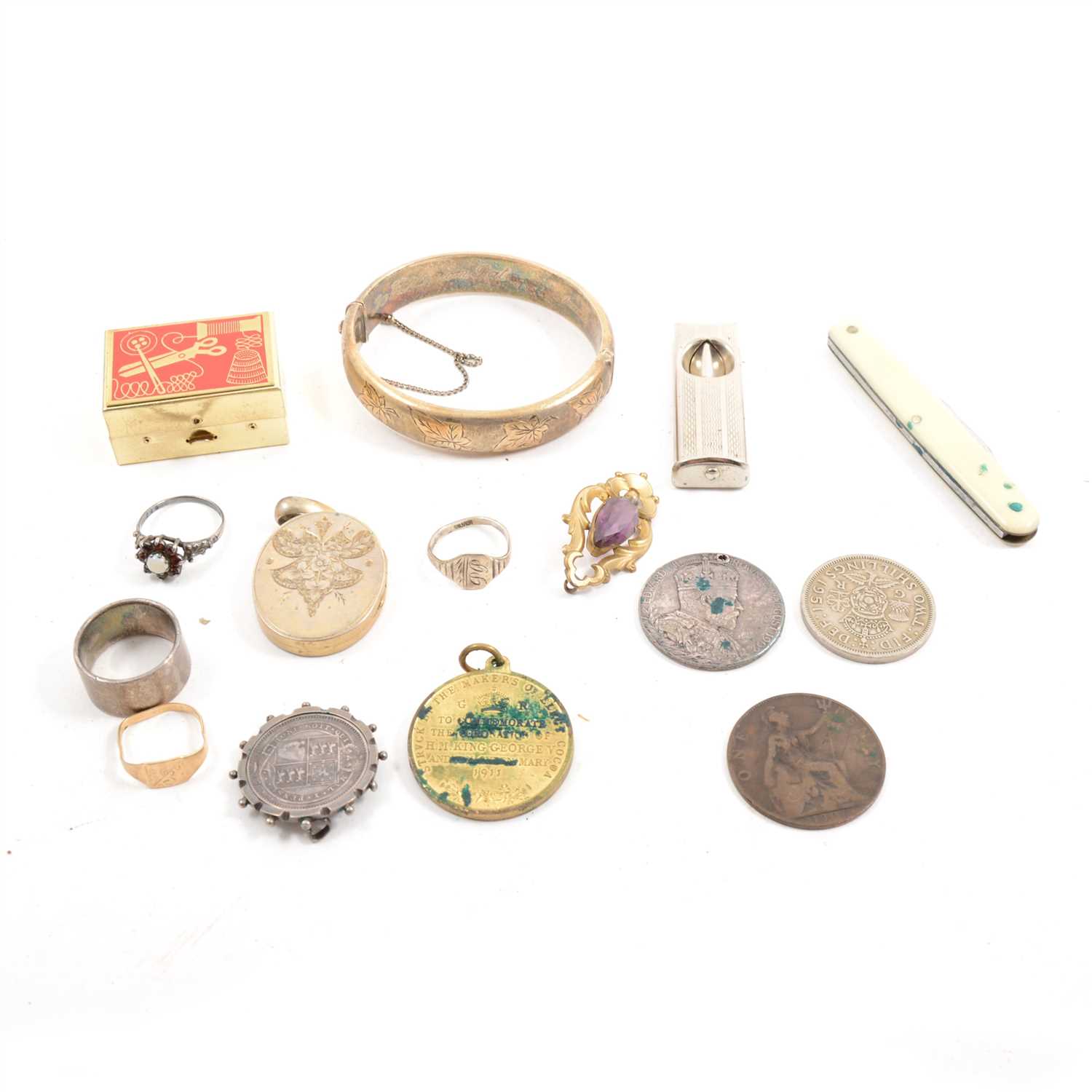 Lot 183 - A small selection of silver items, to include a half hinged bangle