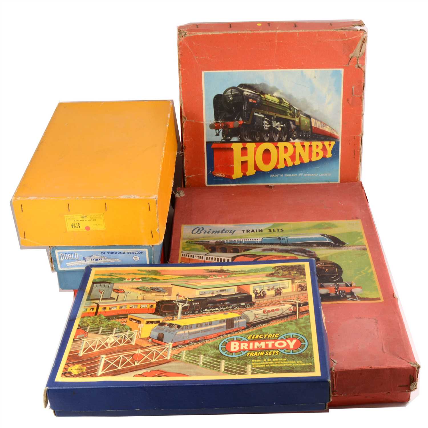 Lot 25 - O gauge and OO gauge railways sets; including Hornby and Brimtoys, (6).