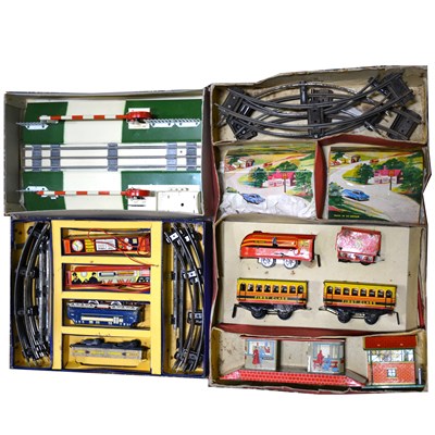 Lot 25 - O gauge and OO gauge railways sets; including Hornby and Brimtoys, (6).