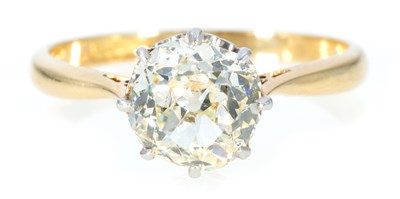 Lot 181 - A diamond solitaire ring.