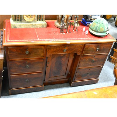 Lot 323 - Victorian desk