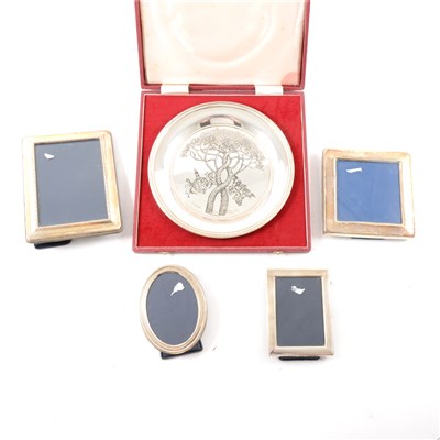 Lot 205 - Silver commemorative Alliance Salver, R. D. London, 1973, limited edition no. 179/200, designed by Lena de Freitas, with certificate