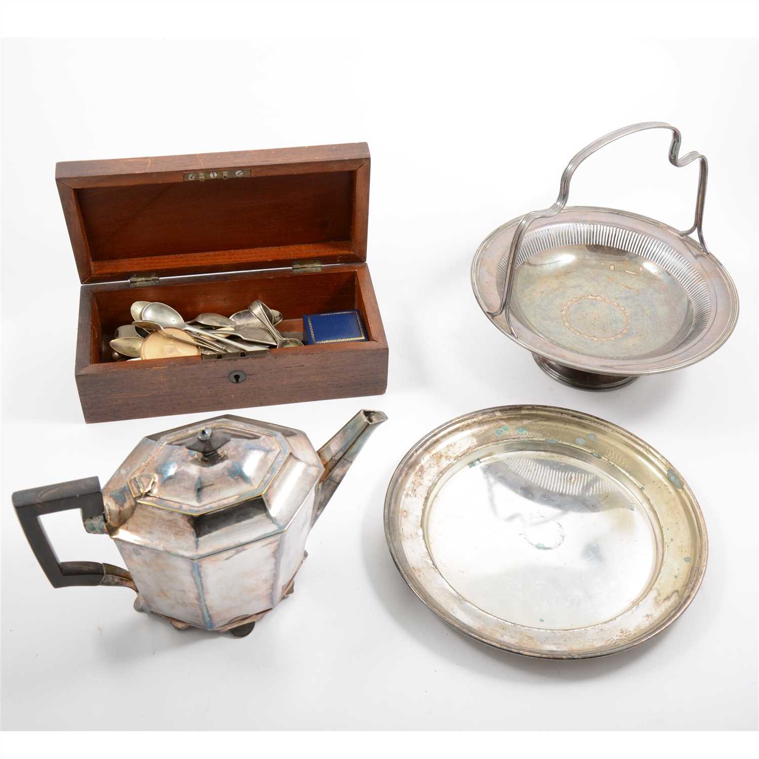 Lot 90 - A silver champagne coupe by Charles Boyton & Son Ltd, London 1907, approx. 4.3oz, and other plated-wares
