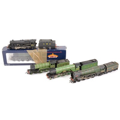 Lot 8 - OO gauge model railway locomotives; including Bachmann 31-106A standard 4MT 75003 with tender boxed, and others.