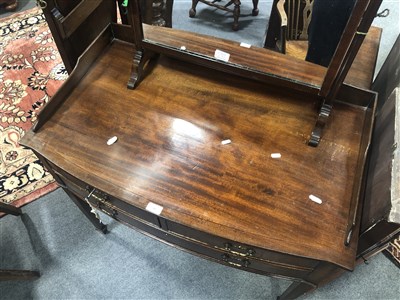 Lot 348 - George III mahogany bowfront dressing table