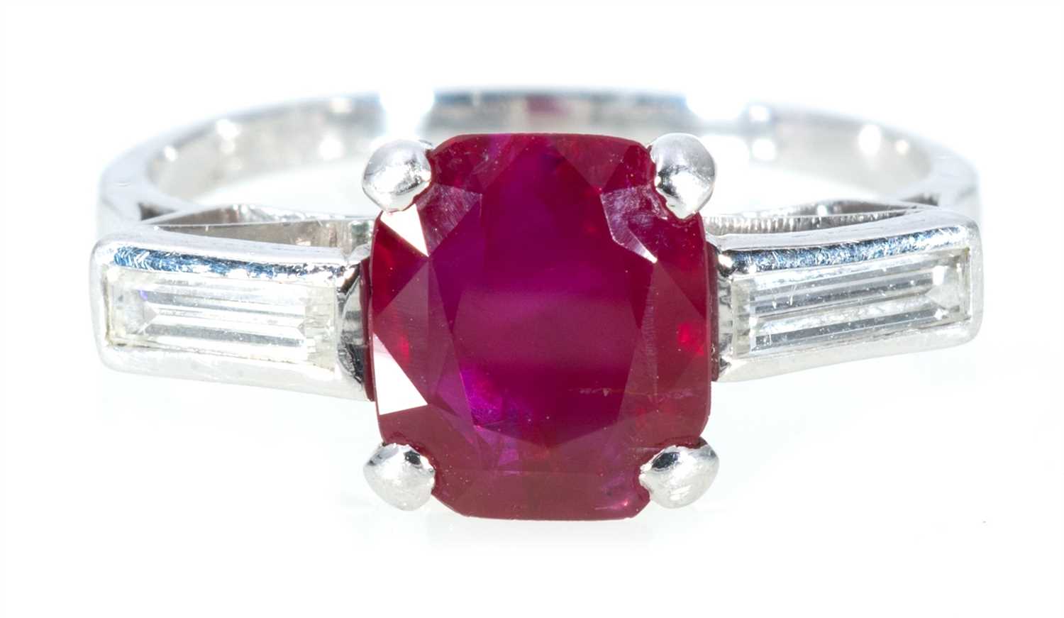 Lot 202 - A ruby and diamond three stone ring.