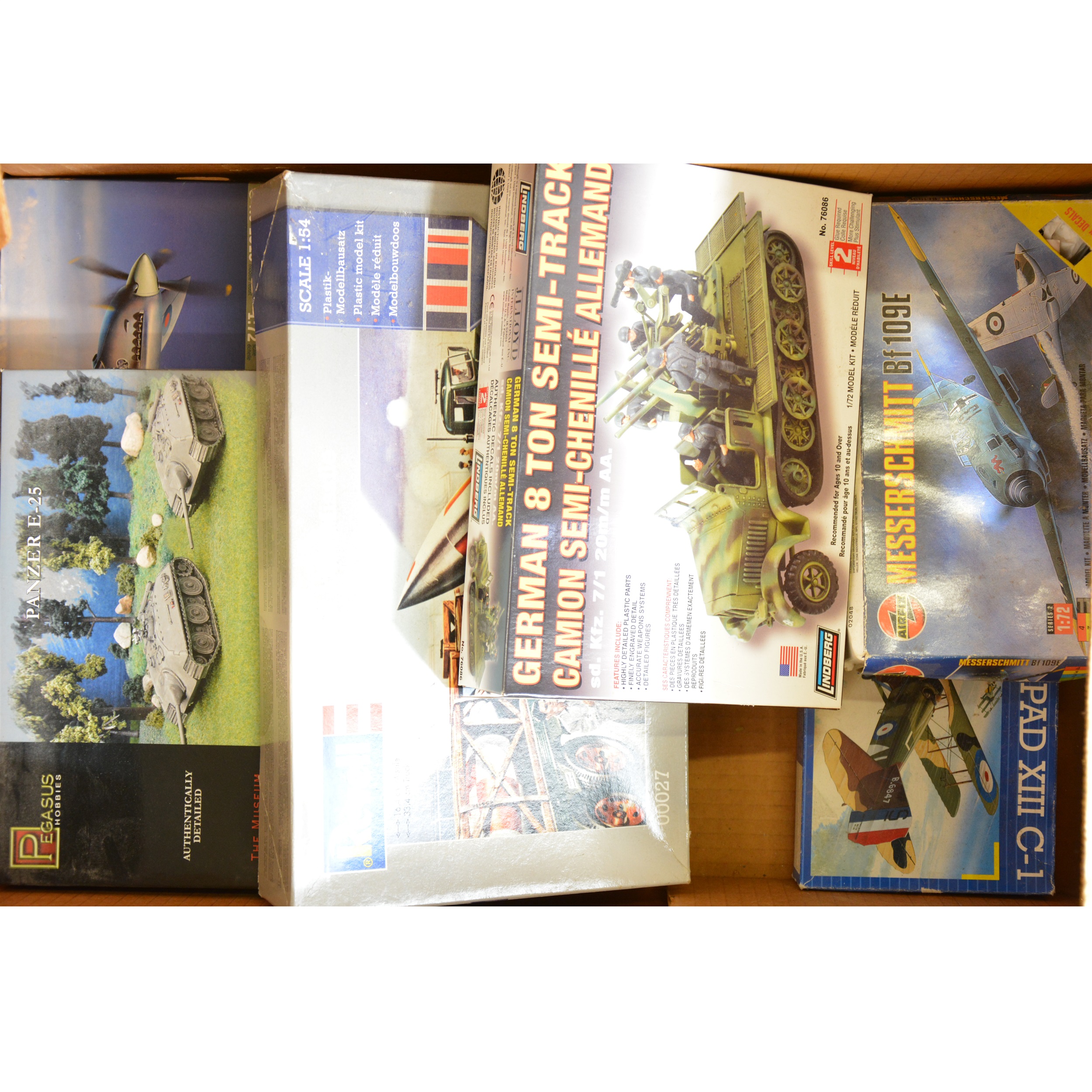 Lot 278 Model kits and models; nine model kits