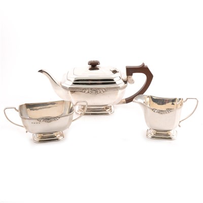 Lot 165 - A three piece silver teaset by J B Chatterley & Sons Ltd