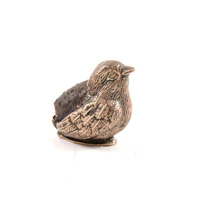 Lot 171 - An Edwardian silver pin cushion in the form of a chick