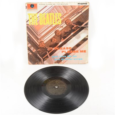 Lot 646 - The Beatles; Please Please Me vinyl LP record, Mono first pressing with gold/black Parlophone labels