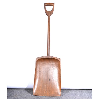 Lot 426 - Stained beechwood malt shovel, length 106cm.