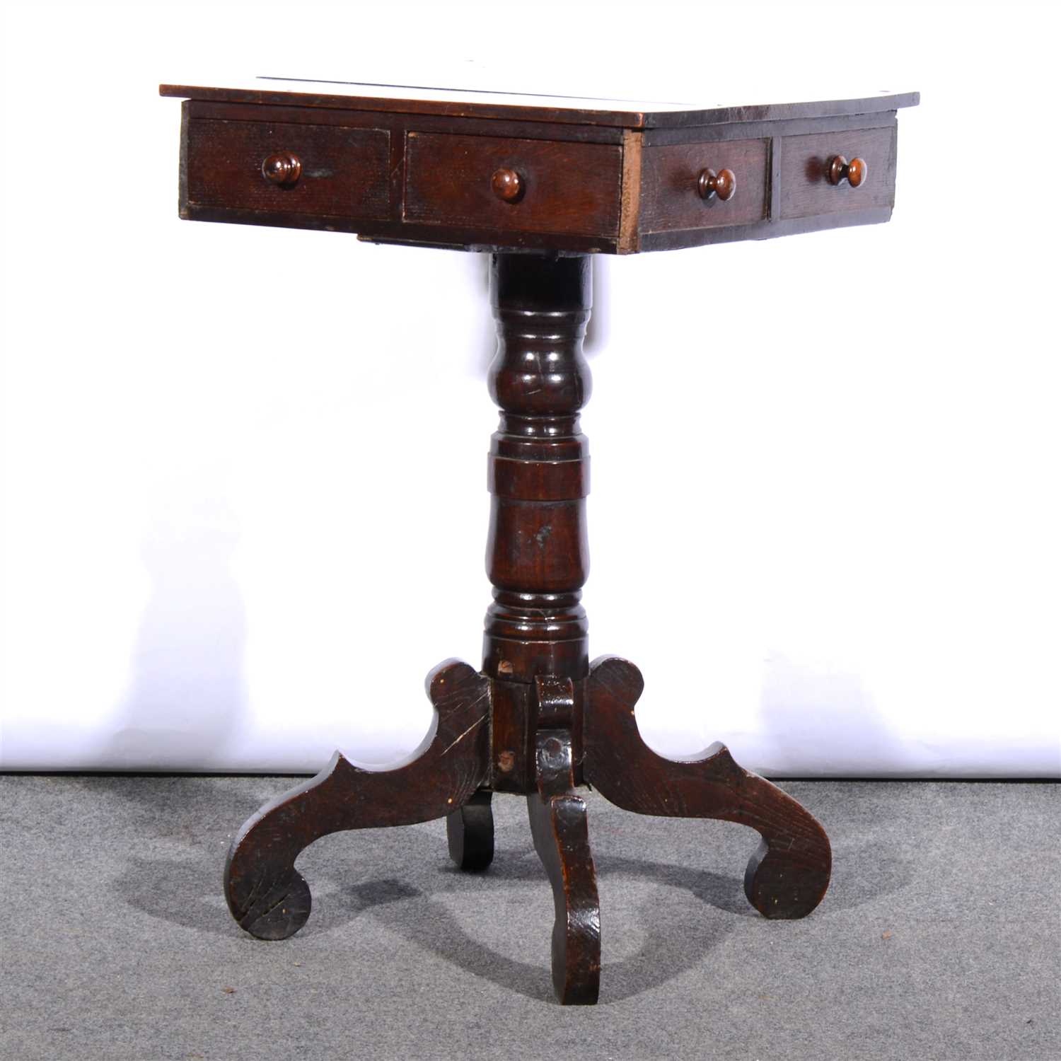 Lot 444 - A Victorian oak pedestal table