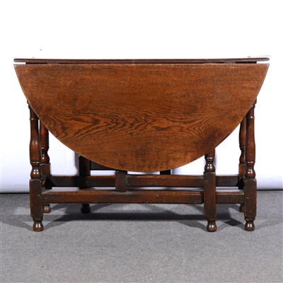 Lot 352 - Joined oak gateleg table