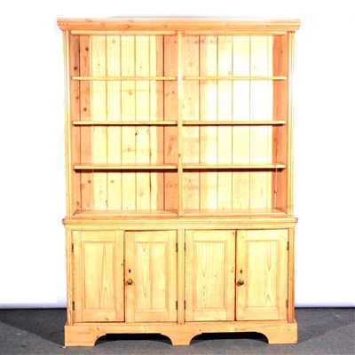 Lot 425 - A pine bookcase