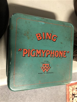 Lot 101 - A childs German Bing "Pigmyphone" gramophone player