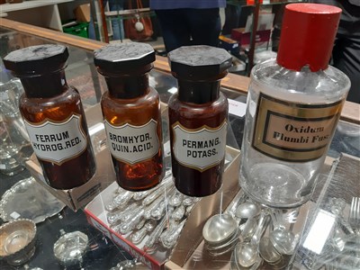 Lot 54 - Large collection of chemist's bottles including dry drug jars