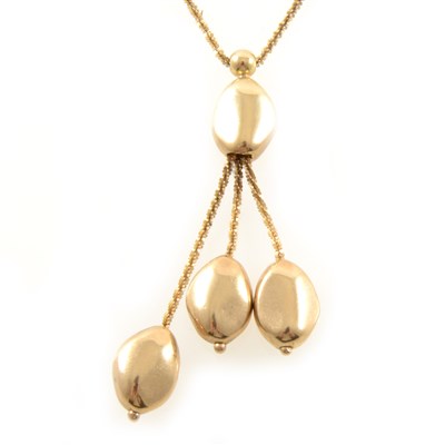 Lot 260 - A 9 carat yellow gold "coffee bean" necklace.