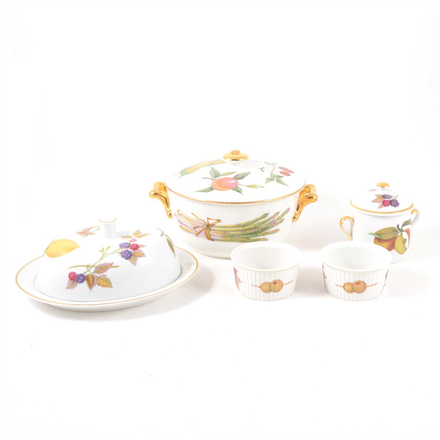Lot 35 - A collection of Royal Worcester tableware, Evesham pattern, ...