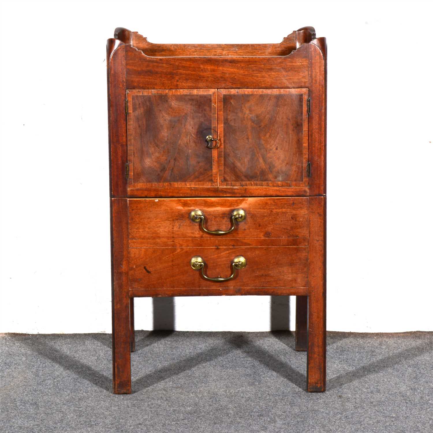 Lot 413 - A George III mahogany night table, tray top,...