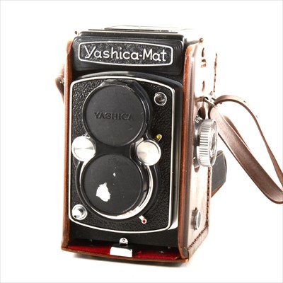 Lot 229 - Yashika-Mat twin-lens camera, with f=80mm lens, original leather case and booklet.
